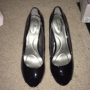 Bandolino black open-toe heels